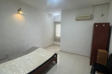 Bangunan Duta Impian (The Embassy Suites)