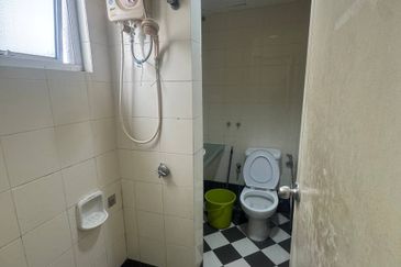 Bangunan Duta Impian (The Embassy Suites)