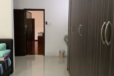 Bandar Sungai Long Bukit Sungai Long 1 / 5  Corner Lot Nearby Playground Well Kept Big Space 46 x 86  Below Market