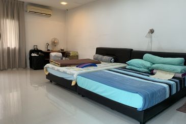 Bandar Sungai Long Bukit Sungai Long 1 / 5  Corner Lot Nearby Playground Well Kept Big Space 46 x 86  Below Market