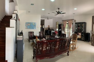 Bandar Sungai Long Bukit Sungai Long 1 / 5  Corner Lot Nearby Playground Well Kept Big Space 46 x 86  Below Market