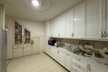 Fully Renovated 2 sty Terrace House 24 x 75 Hot Area Bandar Sungai Long SL 4 Easy Access to Highway For Sale 