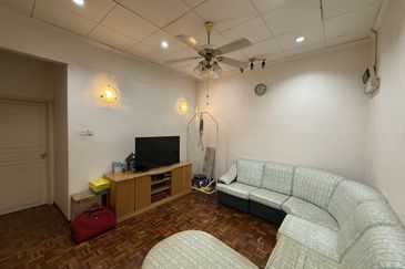 Fully Renovated 2 sty Terrace House 24 x 75 Hot Area Bandar Sungai Long SL 4 Easy Access to Highway For Sale 