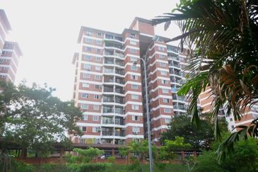 Reno Forest Green Condominium Partially Furnished Bandar Sungai Long For sale