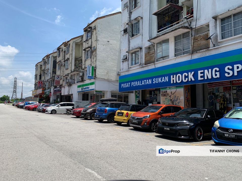 Bandar Baru Bangi Seksyen 15 3 storey shop facing main road , Selangor, Bangi