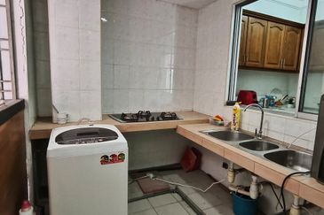 Master Room Forest Green At Bandar Sungai Long For Rent