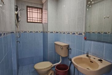 Master Room Forest Green At Bandar Sungai Long For Rent