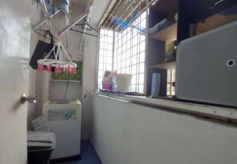 BUMI LOT FOR SALE BELOW MARKET/ FULLY FURNISHED UNIT/KAJANG APARTMENT/LOWER LEVEL WITH LIFT/MUTIARA PERDANA APARTMENT/BANGI