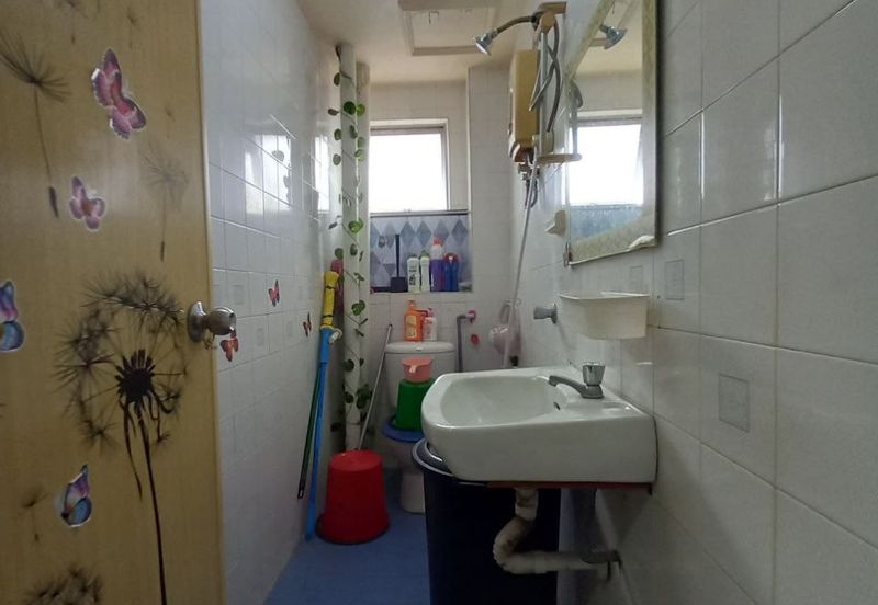 BUMI LOT FOR SALE BELOW MARKET/ FULLY FURNISHED UNIT/KAJANG APARTMENT/LOWER LEVEL WITH LIFT/MUTIARA PERDANA APARTMENT/BANGI