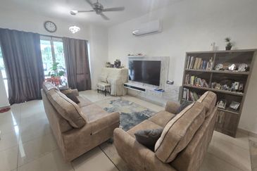 FACING OPEN 3 STOREY TERRACE FOR SALE/WELL MAINTAINED UNIT/BATU CAVES/SELANGOR/BUMI LOT LEASEHOLD/TERRACE HOUSE