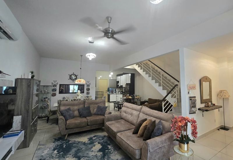 FACING OPEN 3 STOREY TERRACE FOR SALE/WELL MAINTAINED UNIT/BATU CAVES/SELANGOR/BUMI LOT LEASEHOLD/TERRACE HOUSE