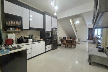 FACING OPEN 3 STOREY TERRACE FOR SALE/WELL MAINTAINED UNIT/BATU CAVES/SELANGOR/BUMI LOT LEASEHOLD/TERRACE HOUSE