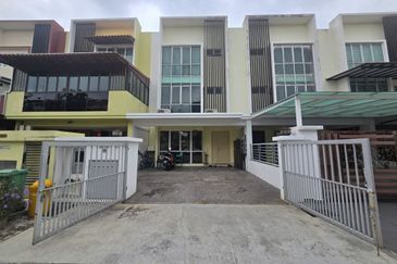 FACING OPEN 3 STOREY TERRACE FOR SALE/WELL MAINTAINED UNIT/BATU CAVES/SELANGOR/BUMI LOT LEASEHOLD/TERRACE HOUSE