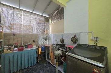 FACING OPEN 3 STOREY TERRACE FOR SALE/WELL MAINTAINED UNIT/BATU CAVES/SELANGOR/BUMI LOT LEASEHOLD/TERRACE HOUSE