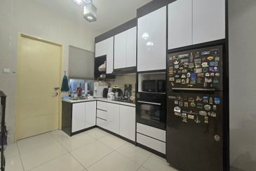 FACING OPEN 3 STOREY TERRACE FOR SALE/WELL MAINTAINED UNIT/BATU CAVES/SELANGOR/BUMI LOT LEASEHOLD/TERRACE HOUSE