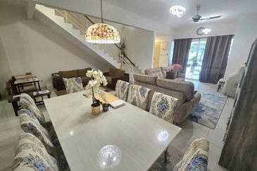 FACING OPEN 3 STOREY TERRACE FOR SALE/WELL MAINTAINED UNIT/BATU CAVES/SELANGOR/BUMI LOT LEASEHOLD/TERRACE HOUSE