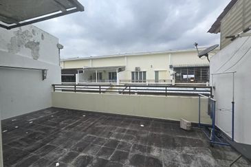 FACING OPEN 3 STOREY TERRACE FOR SALE/WELL MAINTAINED UNIT/BATU CAVES/SELANGOR/BUMI LOT LEASEHOLD/TERRACE HOUSE