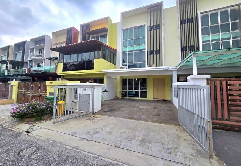 FACING OPEN 3 STOREY TERRACE FOR SALE/WELL MAINTAINED UNIT/BATU CAVES/SELANGOR/BUMI LOT LEASEHOLD/TERRACE HOUSE