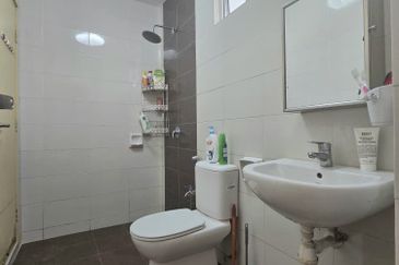 FACING OPEN 3 STOREY TERRACE FOR SALE/WELL MAINTAINED UNIT/BATU CAVES/SELANGOR/BUMI LOT LEASEHOLD/TERRACE HOUSE