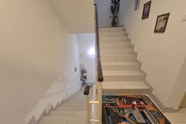 FACING OPEN 3 STOREY TERRACE FOR SALE/WELL MAINTAINED UNIT/BATU CAVES/SELANGOR/BUMI LOT LEASEHOLD/TERRACE HOUSE