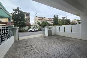 FACING OPEN 3 STOREY TERRACE FOR SALE/WELL MAINTAINED UNIT/BATU CAVES/SELANGOR/BUMI LOT LEASEHOLD/TERRACE HOUSE