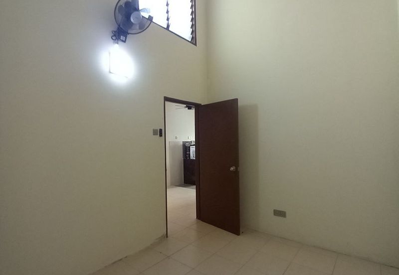 Taman Merpati, Jalan Merpati Putih