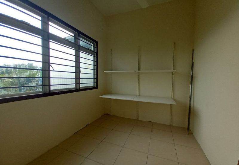 Taman Merpati, Jalan Merpati Putih