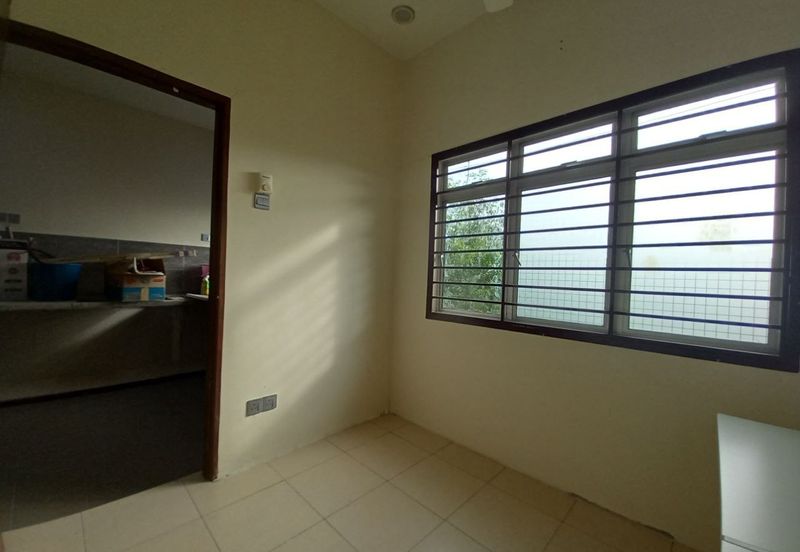 Taman Merpati, Jalan Merpati Putih