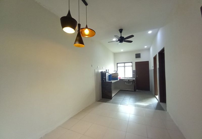 Taman Merpati, Jalan Merpati Putih