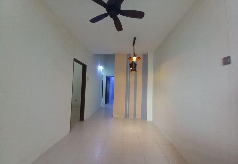 Taman Merpati, Jalan Merpati Putih