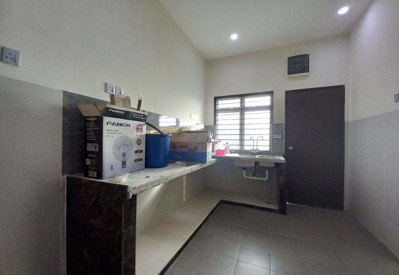 Taman Merpati, Jalan Merpati Putih