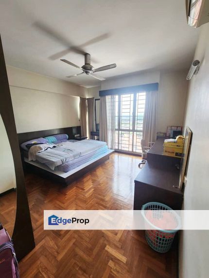 Molek Pine 1 @ Molek / 3 + 1 Bedroom 2 bathroom, Johor, Johor Bahru