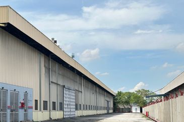 Detached Warehouse for RENT, Jalan Subang 2