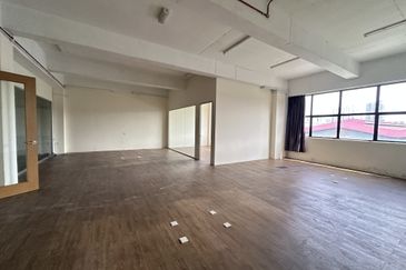 Detached Warehouse for RENT, Jalan Subang 2