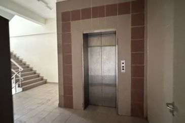 Detached Warehouse for RENT, Jalan Subang 2