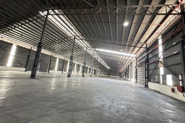 Detached Warehouse for RENT, Jalan Subang 2