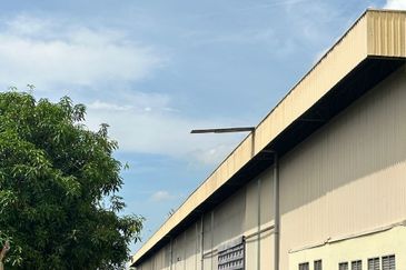 Detached Warehouse for RENT, Jalan Subang 2