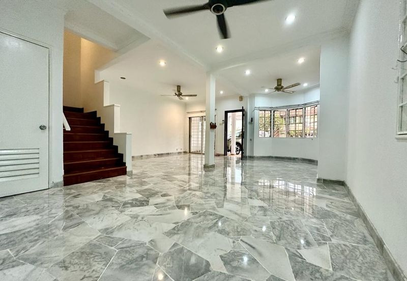 [27x75] - Usj 2, End lot, freehold, Move in condition, Newly painted, Nice marble flooring