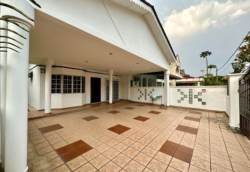 [27x75] - Usj 2, End lot, freehold, Move in condition, Newly painted, Nice marble flooring