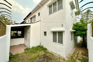 [27x75] - Usj 2, End lot, freehold, Move in condition, Newly painted, Nice marble flooring