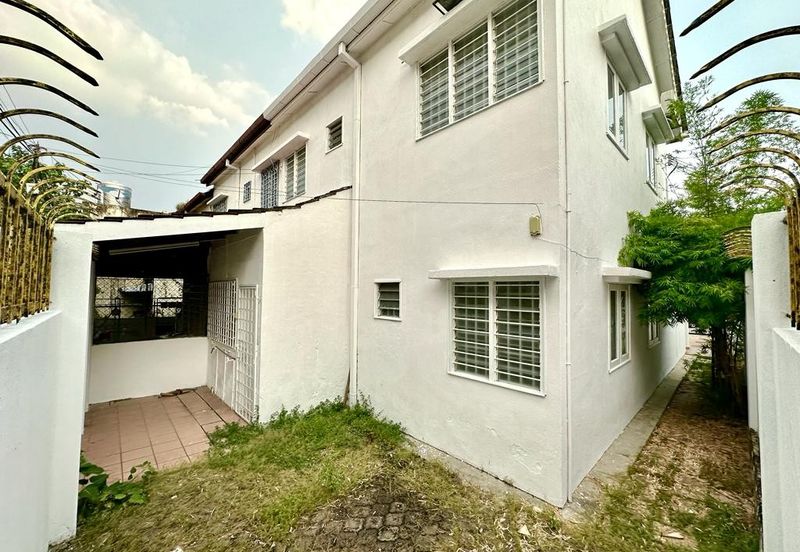 [27x75] - Usj 2, End lot, freehold, Move in condition, Newly painted, Nice marble flooring