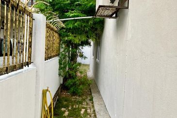 [27x75] - Usj 2, End lot, freehold, Move in condition, Newly painted, Nice marble flooring