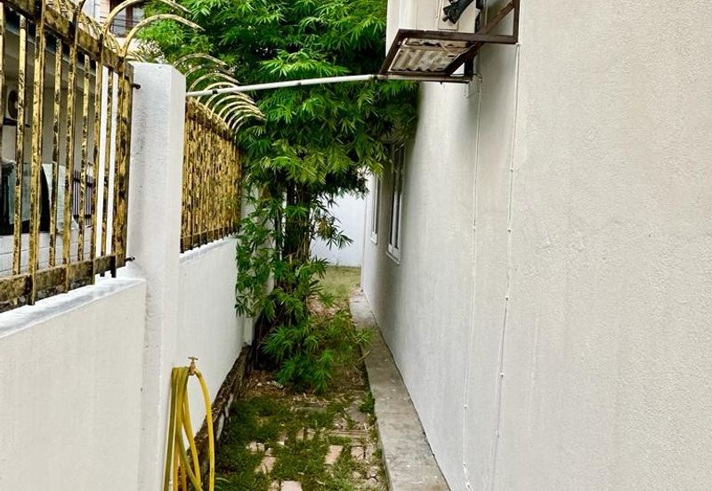 [27x75] - Usj 2, End lot, freehold, Move in condition, Newly painted, Nice marble flooring