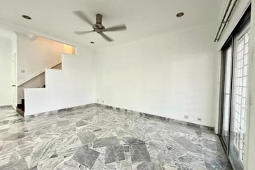 [27x75] - Usj 2, End lot, freehold, Move in condition, Newly painted, Nice marble flooring