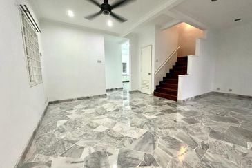 [27x75] - Usj 2, End lot, freehold, Move in condition, Newly painted, Nice marble flooring