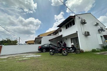 SS17, ss 17, corner house, big land size! perfect for own renovation!