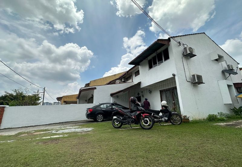 SS17, ss 17, corner house, big land size! perfect for own renovation!