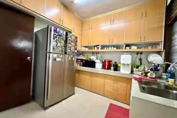 SS17, ss 17, corner house, big land size! perfect for own renovation!