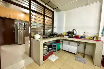 SS17, ss 17, corner house, big land size! perfect for own renovation!