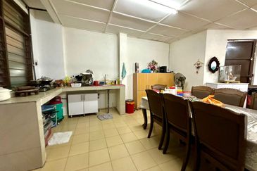 SS17, ss 17, corner house, big land size! perfect for own renovation!